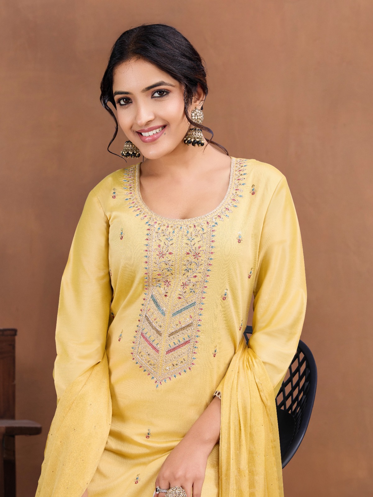 Fabric Silk blend silver chiffon dupatta